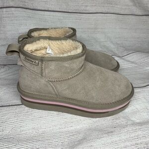 Bearpaw Women’s 7 Retro Super Shorty Women's Stone Gray Suede Boots